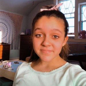 Meet your Posher, Mia